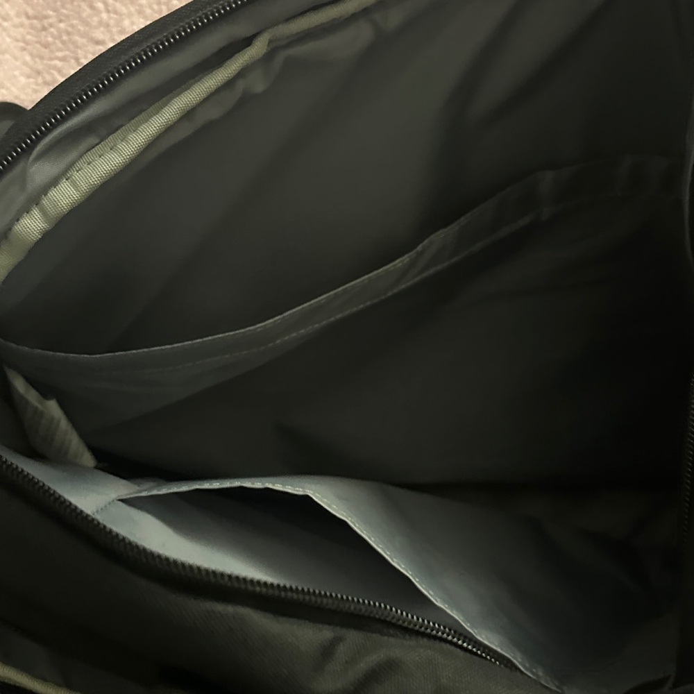 Amazon Basics Black Laptop Bag - Picture 5 of 6